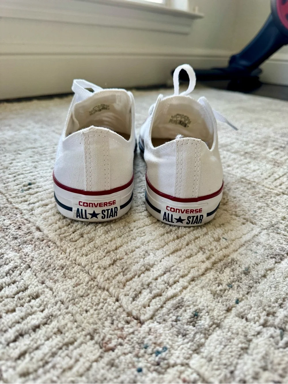 Converse Women’s White Chucks - size 9 - Picture 4 of 6